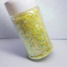Load image into Gallery viewer, Translucent Yellow Glitter Shaker
